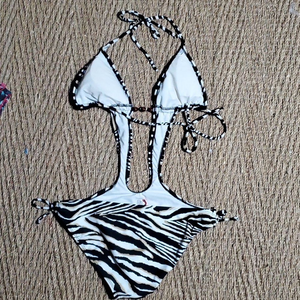 Apollo swim size large. - Picture 5 of 7
